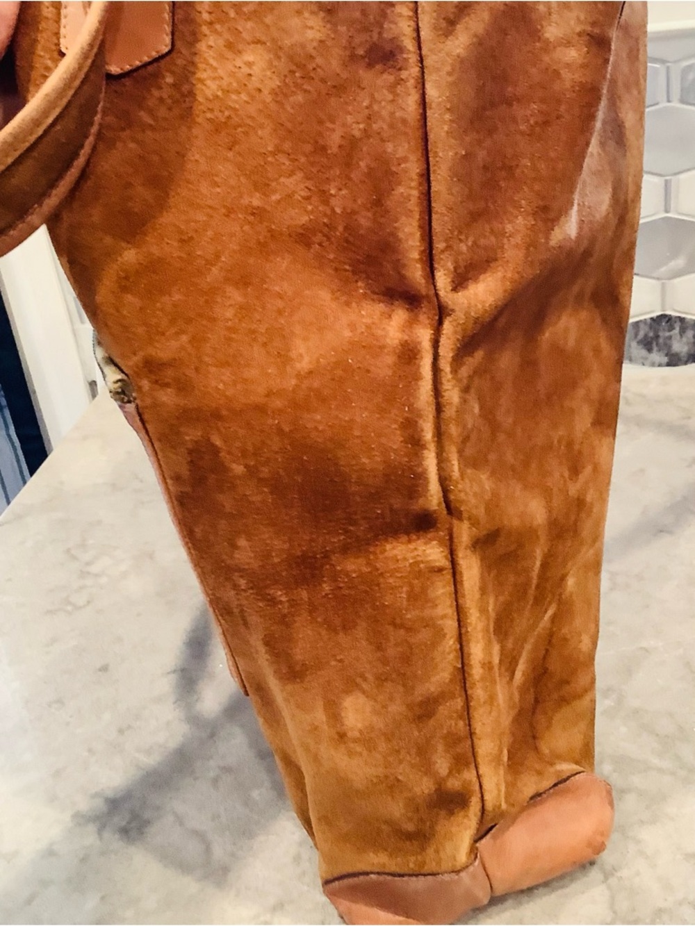 Gucci Brown Suede Tote with Front Zip Pocket - Picture 3 of 10